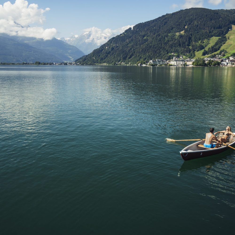 Bootstour am Zeller See mit Aussicht - Boat trip on lake Zell with a view (c) Zell am See-Kaprun Tourismus